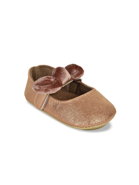 

Kiwi Girls Bronze-Toned Solid Canvas Ballerinas