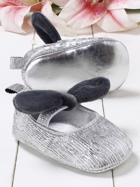 

Walktrendy Infant Girls Silver-Toned Textured Bow Applique Booties