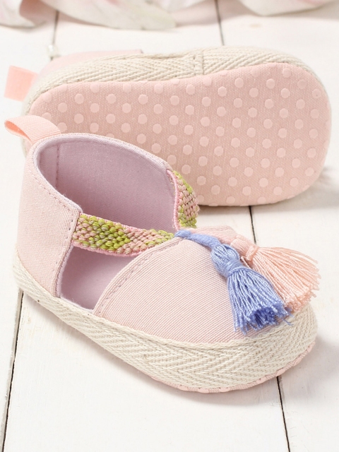 

Walktrendy Infant Girls Pink Solid Tassel Applique Booties