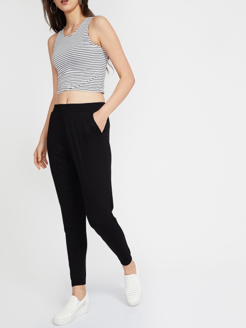 

Ginger by Lifestyle Women Black Regular Fit Solid Crop Joggers