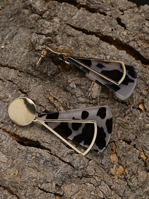 

ZeroKaata Gold-Toned & Black Triangular Drop Earrings