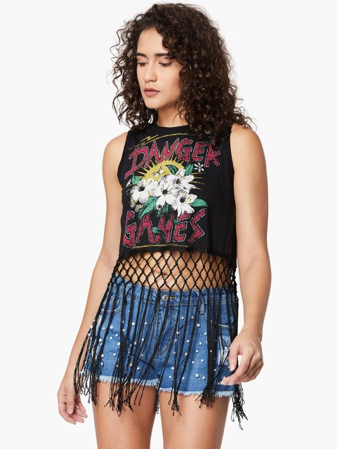 

Ginger by Lifestyle Women Black & Red Printed Longline Top