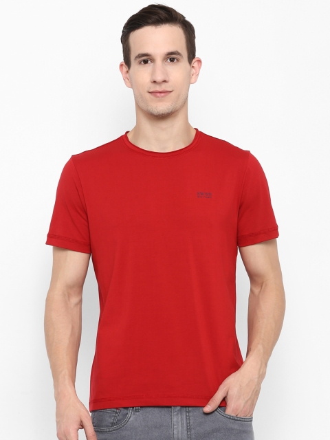 

SWISS MILITARY Men Red Solid Round Neck T-shirt