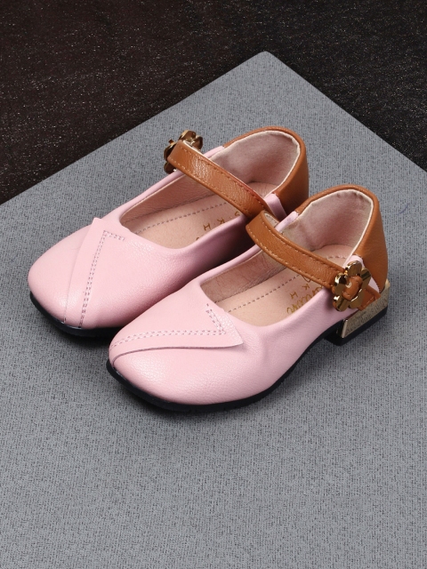 

Walktrendy Girls Pink Solid Ballerinas