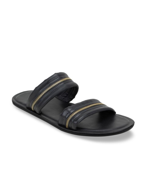 

SCENTRA Men Grey Comfort Sandals