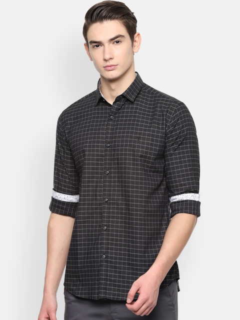 

V Dot Men Black & White Slim Fit Checked Casual Shirt