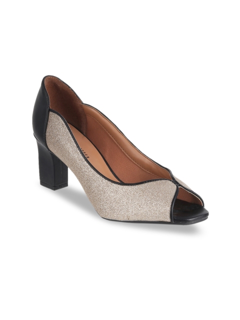 

LEMON & PEPPER Women Gold-Toned & Black Colourblocked Peep Toes