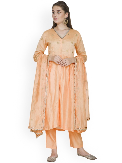 

Pernia Pop-Up Shop By Surendri by Yogesh Chaudary Peach-Coloured & Gold-Coloured Kurta Set