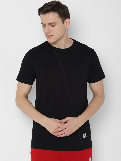 

SKULT by Shahid Kapoor Men Black Solid Round Neck T-shirt