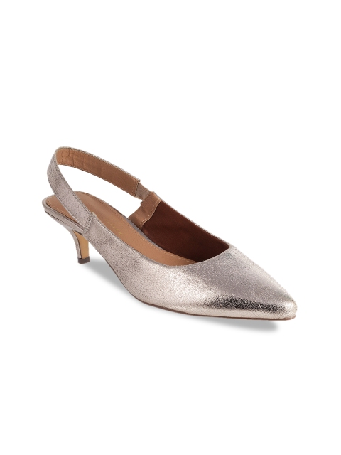 

LEMON & PEPPER Women Gold-Toned Textured Kitten Heels