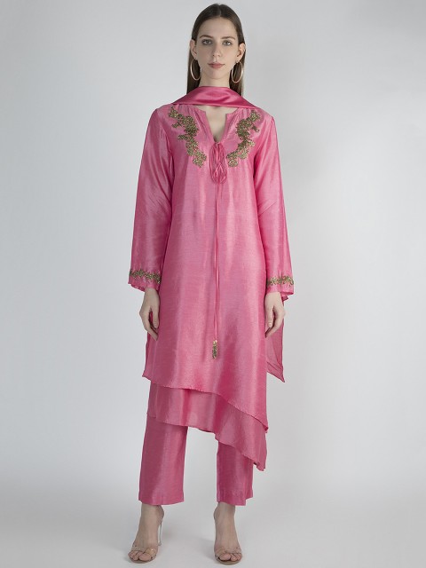 

Pernia Pop-Up Shop By Rocky Star Women Pink Solid Kurta with Trousers & Dupatta