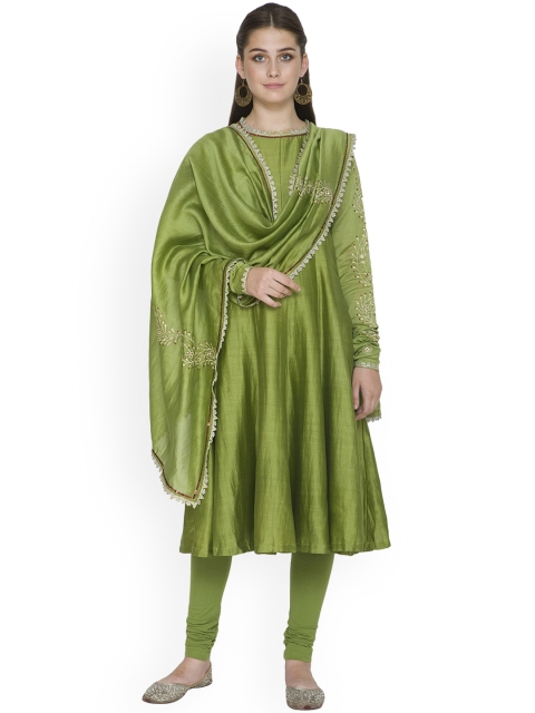 

Pernia Pop-Up Shop By Surendri by Yogesh Chaudary Women Green Solid Kurta Set