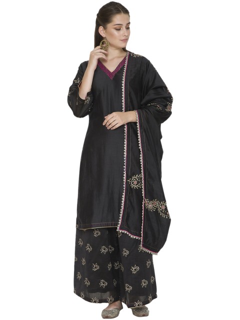 

Pernia Pop-Up Shop By Surendri by Yogesh Chaudary Black & Beige Solid Kurta Set