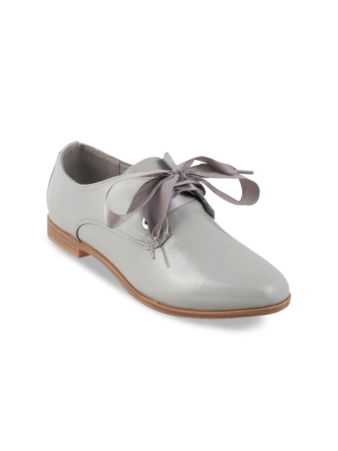 

LEMON & PEPPER Women Grey Derbys