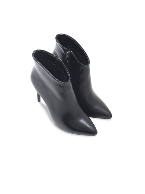 

ROSSO BRUNELLO Women Black Solid Heeled Boots