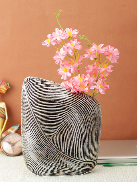 

Aesthetic Home Solutions Silver & Black Textured Urn Vase