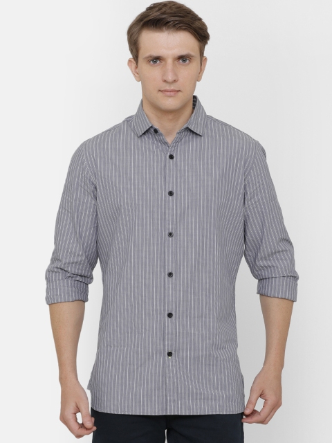 

AweTRend Men Grey & Off-White Slim Fit Striped Casual Shirt