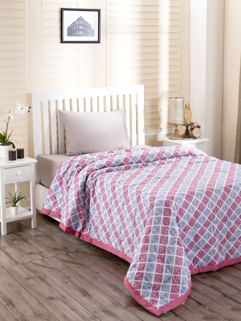 

MASPAR Red Geometric Print AC Room 120 GSM Single Bed Comforter