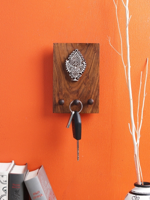 

VarEesha Brown & White Patterned Butterfly Wooden Block Key Hook Holder