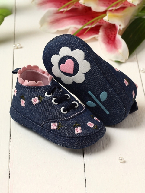 

Walktrendy Infants Navy Blue & Pink Floral Embroidered Booties