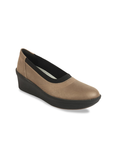 

Clarks Women Gunmetal-Toned Solid Pumps, Metallic