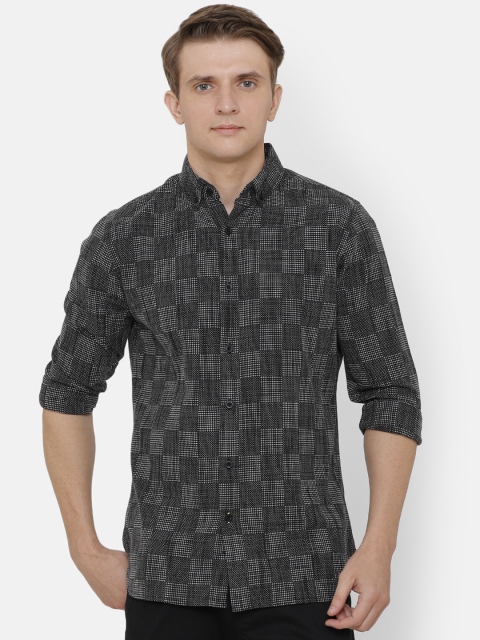 AweTRend Men Black & White Slim Fit Checked Casual Shirt