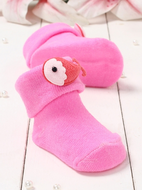 

Walktrendy Girls Pink Solid Applique Booties