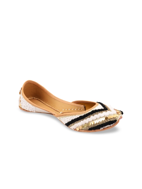 DESI COLOUR Women Black Embellished Leather Mojaris