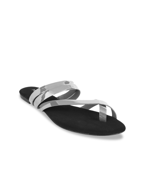

Metro Women Grey Solid One Toe Flats