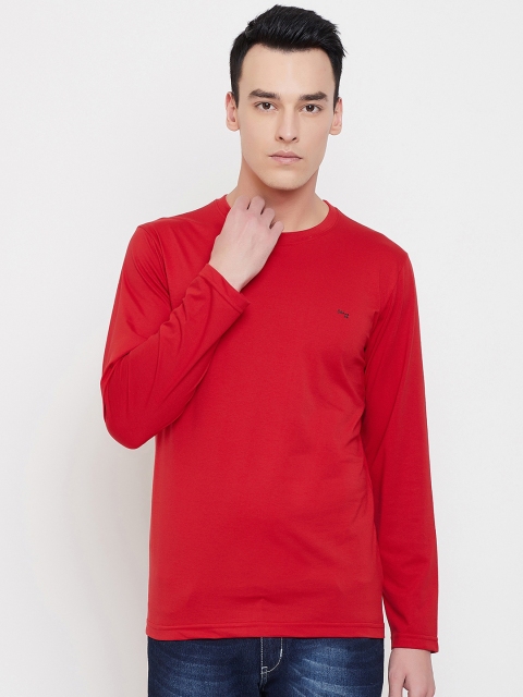 

Okane Men Red Solid Round Neck T-shirt