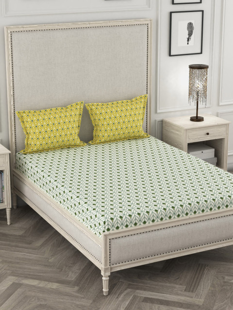 

Portico New York Green & White Geometric 144 TC Cotton 1 King Bedsheet with 2 Pillow Covers