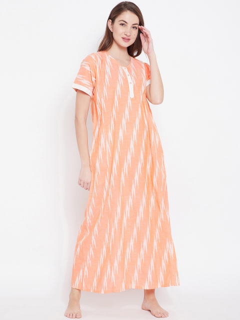 

The Kaftan Company Peach-Coloured & White Printed Nightdress