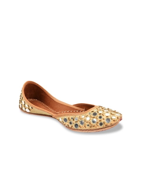 

DESI COLOUR Women Yellow Embellished Leather Mojaris