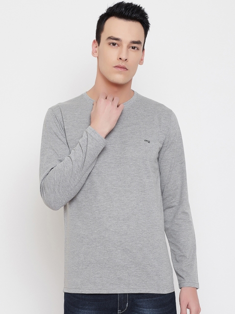 

Okane Men Grey Solid Round Neck T-shirt