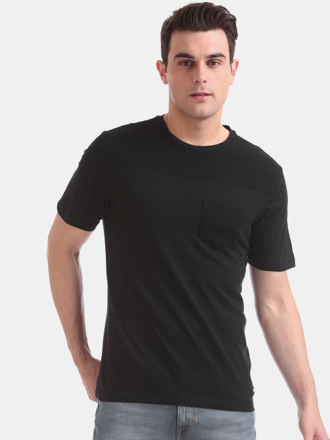 

Cherokee Men Black Solid Round Neck T-shirt