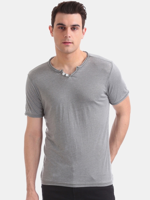 

Cherokee Men Grey Solid Henley Neck T-shirt