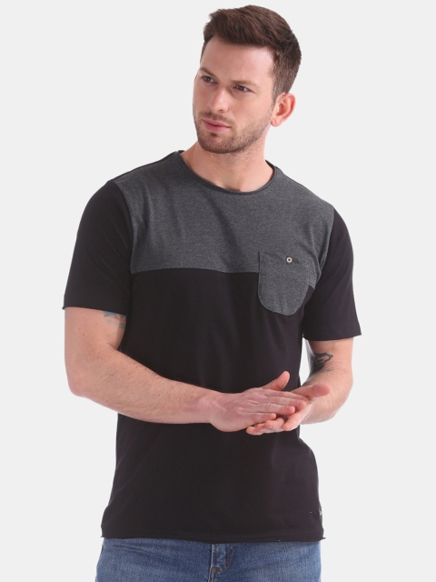 

Cherokee Men Black & Grey Colourblocked Round Neck T-shirt