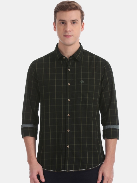 

RUF & TUF Men Black & Green Regular Fit Checked Casual Shirt