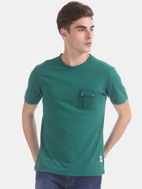

Cherokee Men Green Solid Round Neck T-shirt