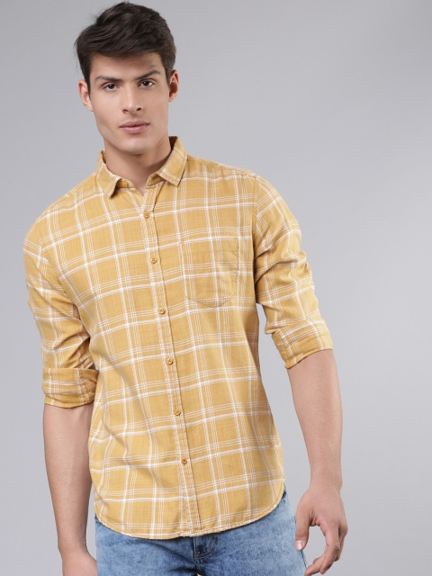 

LOCOMOTIVE Men Yellow & White Slim Fit Checked Casual Shirt