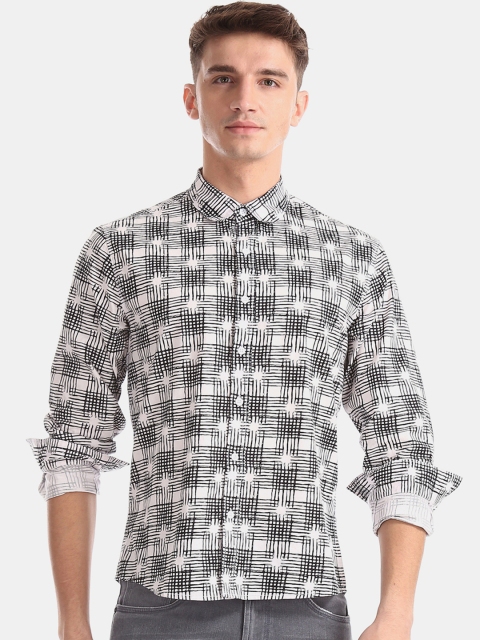 

Colt Men White & Black Regular Fit Checked Casual Shirt
