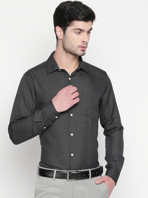 

RICHARD PARKER by Pantaloons Men Black & White Slim Fit Printed Formal Shirt