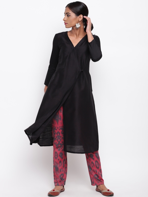 

trueBrowns Women Black & Pink Solid Kurta with Trousers