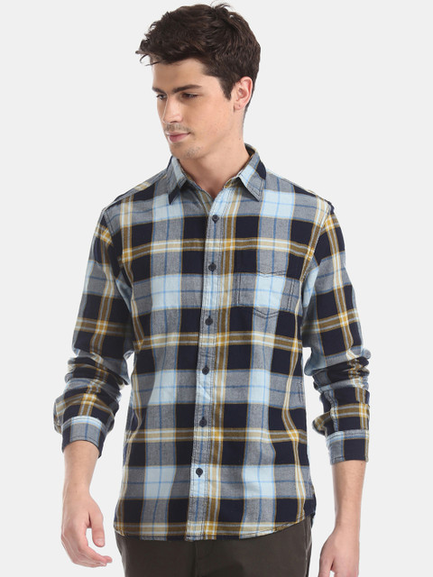 

Cherokee Men Blue & Black Regular Fit Checked Casual Shirt