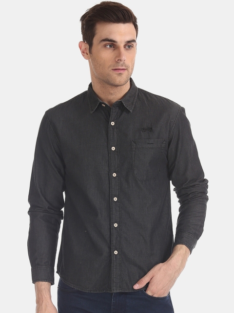 

Cherokee Men Black Regular Fit Solid Chambray Weave Casual Shirt
