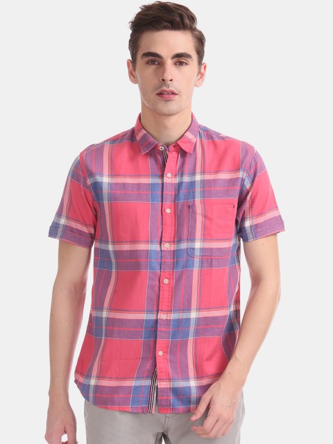 

Cherokee Men Pink & Blue Regular Fit Checked Casual Shirt