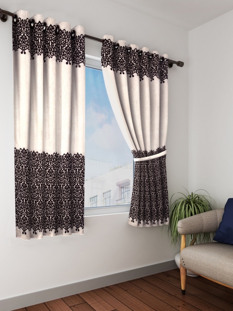 

Cortina Black & Off-White Set of 2 Window Curtains