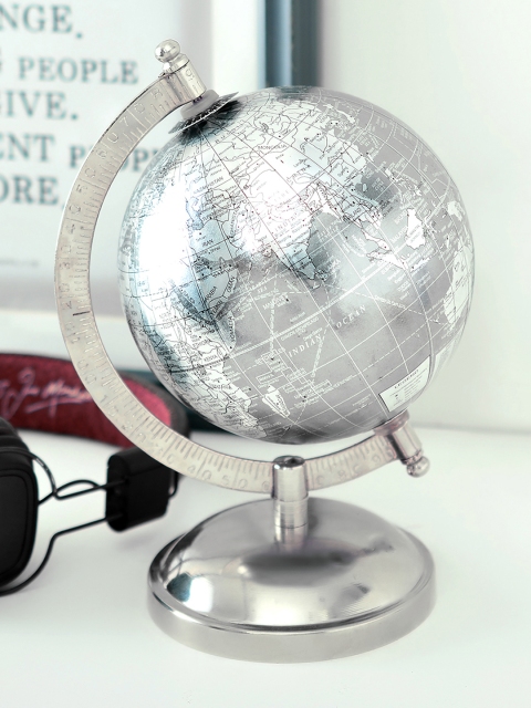 

Archies Grey & White Globe Gift Set