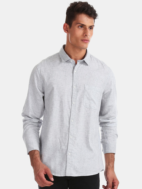 

Ruggers Men Grey Regular Fit Solid Casual Shirt