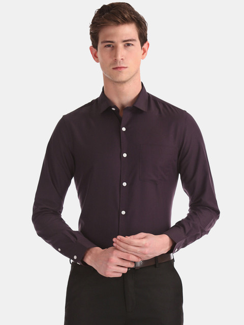 

Excalibur Men Burgundy Regular Fit Solid Formal Shirt